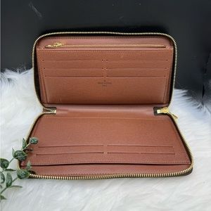 Louis Vuitton Zippy Organizer Wallet (year 2019)